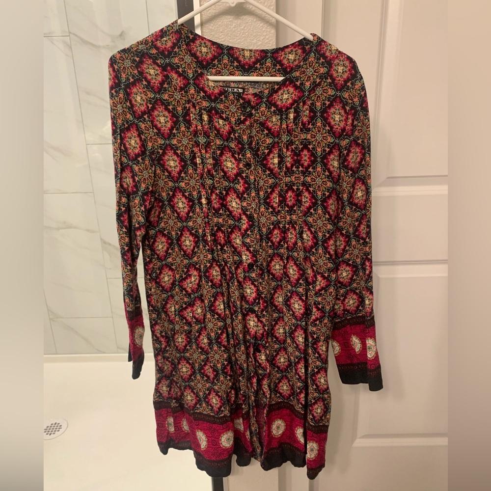 Beautiful printed cardigan/cover up with buttons!